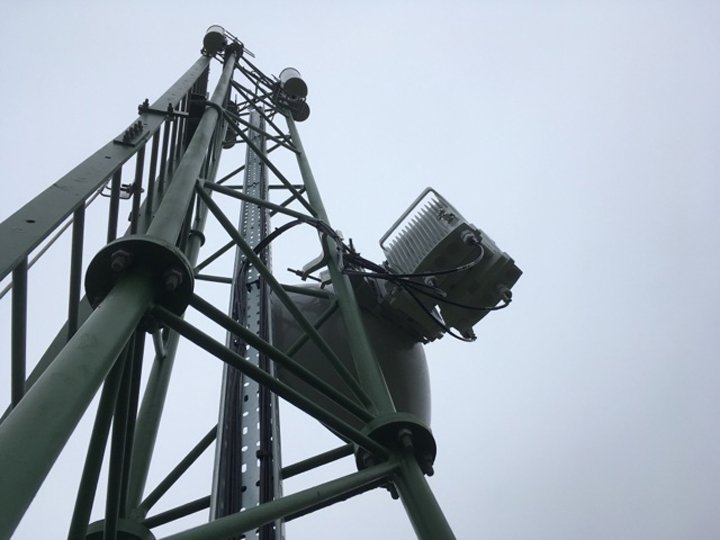 Airband mast close up